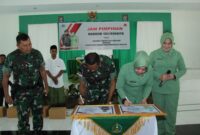 Komandan Korem 151/Binaiya, Brigjen TNI Antoninho Rangel Da Silva, S.IP., M.Han bersama Ketua Persit KCK Koorcap Rem 151 PD XV/Pattimura, Ny. Maya Antoninho