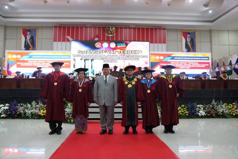 Menteri Pertahanan RI Prabowo Subianto menghadiri wisuda 425 Mahasiswa Unhan RI dari Program Pendidikan Diploma (D3), Sarjana (S1), Magister (S2), dan Doktor (S3)