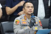 Polisi menindaklanjuti kasus pengeroyokan pedagang buah berinisial AR di Kembangan, Jakarta Barat hingga lapak dagangannya diacak-acak