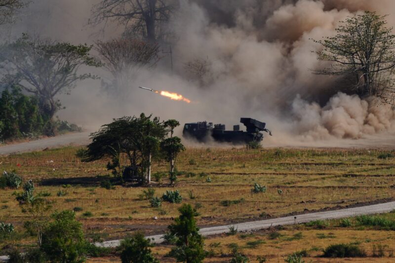 Aksi Penembakan Munisi Tajam Terintegrasi atau Combined Arms Live Fires Exercise (CALFEX) yang dilakukan pasukan gabungan Multinasional