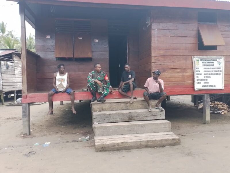 Komsos merupakan salah satu pengaplikasian tiga metode Binter yang paling ampuh oleh seorang Babinsa guna memperkokoh Kemanunggalan TNI bersama rakyat