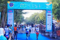 Komandan Lanud (Danlanud) Sultan Hasanuddin Marsma TNI Bonang Bayuaji G., S.E., M.M., CHRMP., melepas peserta lomba Otoritas Bandar Udara (OBU) 5 Run