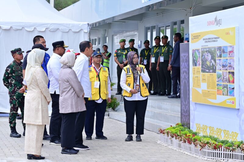 Panglima TNI Jenderal TNI Agus Subiyanto mendampingi Presiden RI Joko Widodo meresmikan rehabilitasi, renovasi dan pembangunan venue
