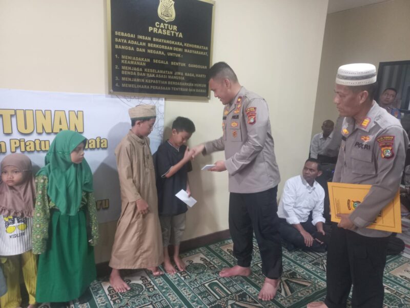 Kapolsek Kompol Bagin Efrata, S.Pd., S.I.K. melaksanakan kegiatan santunan anak yatim dan doa bersama sekaligus syukuran anggota yang berulang tahun