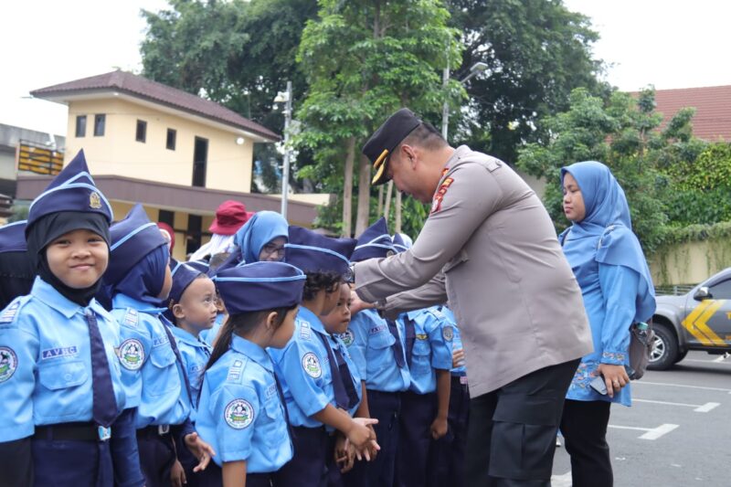 Polisi Polres Metro Jakarta Utara mengadakan kegiatan Polisi Sahabat Anak (Polsanak) yang bertempat di halaman Polres Metro Jakarta Utara,