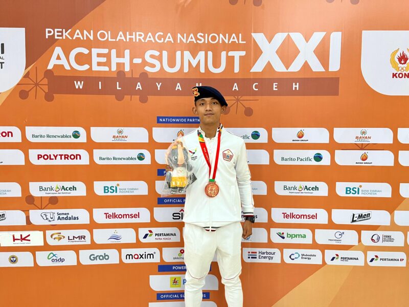 Personel Resimen I Paspelopor Bripda Gino Rinaldi Fauzi mewakili atlet DKI Jakarta berhasil meraih medali perunggu di cabang olahraga Muaythai