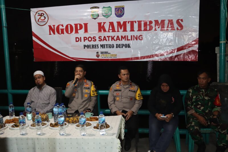 Kapolres Metro Depok, Kombes Pol Arya Perdana, menggelar kegiatan Ngopi Kamtibmas di dermaga Setu Rawa Besar, RT 01/06, Pancoran Mas
