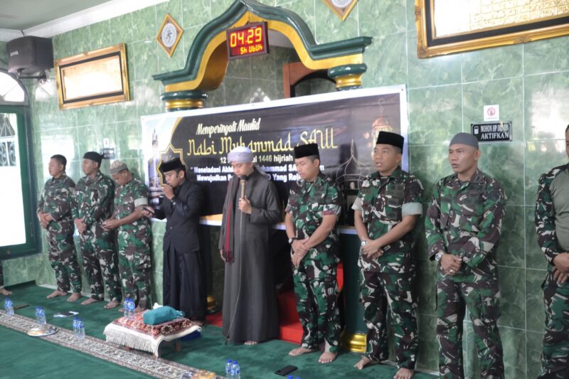 Kodim 1710/Mimika mengadakan peringatan Maulid Nabi Muhammad SAW 1446 H di Masjid Al Askar Makodim 1710/Mimika
