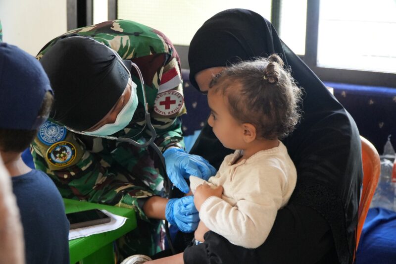 Prajurit Satgas Konga XXIII-R/UNIFIL dalam hal ini Tim Cimic (Civil Military Coordination) dan Tim Kesehatan menggelar kegiatan Medical Camp