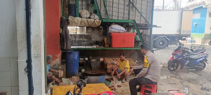 Polsek Muara Baru - Polres Pelabuhan Tanjung Priok melaksanakan kegiatan sambang Kamtibmas untuk Pilkada aman dan damai