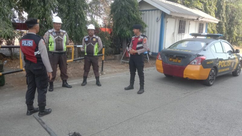 Satuan Samapta (Satsamapta) Polres Pelabuhan Tanjung Priok melaksanakan patroli dialogis di wilayah hukumnya untuk Pilkada aman dan mencegah gangguan Kamtibmas