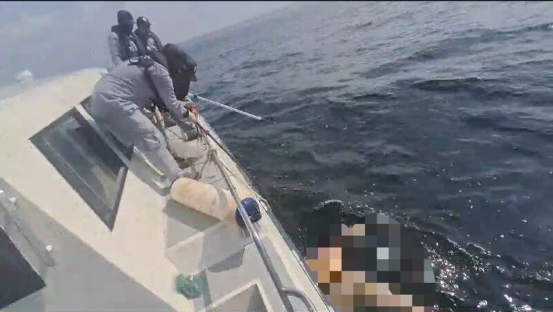 Stasiun Bakamla RI Sambas melalui unsur Catamaran-505, bekerja sama dengan Basarnas Sintete berhasil menemukan dua korban tenggelam