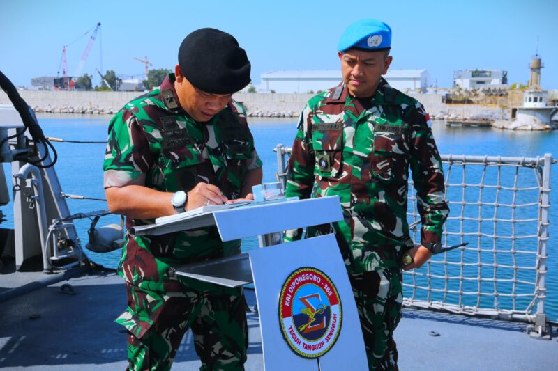 KRI Diponegoro-365 yang saat ini tergabung dalam Satgas Maritime Task Force (MTF) TNI Konga XXVIII-O/UNIFIL, menerima kunjungan kerja Tim Pusat Informasi Maritim