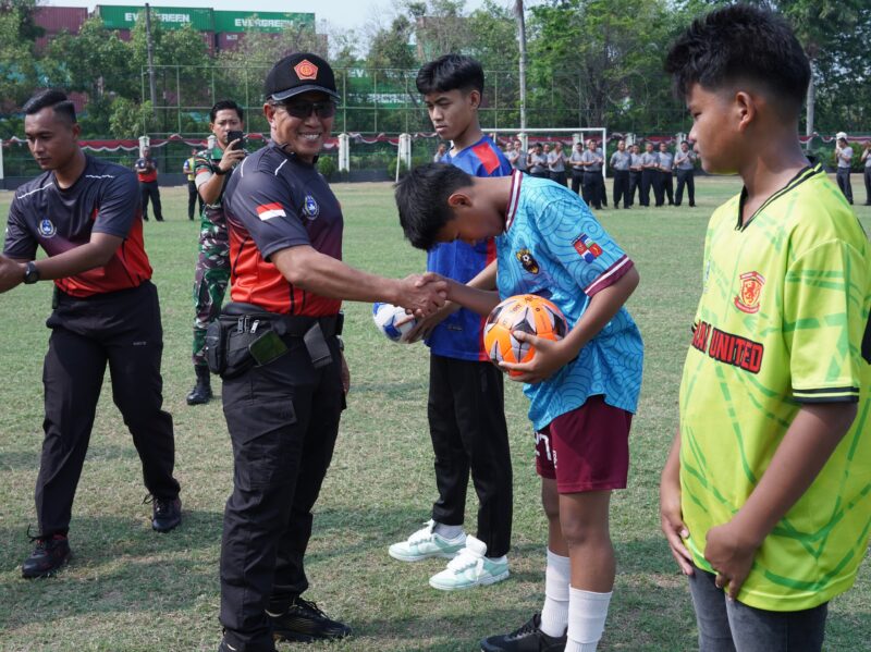 Kepala Badan Pembekalan (Kababek) TNI Brigjen TNI Irawan, S.H. mewakili Panglima TNI secara resmi membuka Turnamen Sepak Bola Piala Panglima TNI