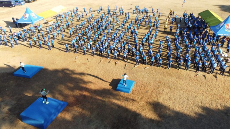 Lanud Sultan Hasanuddin menggelar kegiatan Karya Bakti berupa pembersihan fasilitas umum yang berada di wilayah Lanud Sultan Hasanuddin