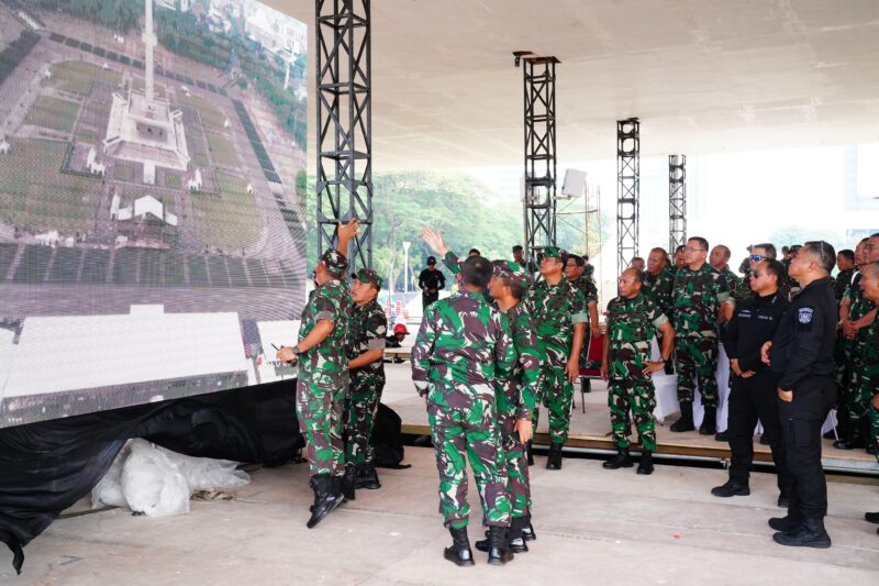 Panglima TNI Jenderal TNI Agus Subiyanto meninjau kesiapan puncak peringatan Hari Ulang Tahun ke-79 Tentara Nasional Indonesia Tahun 2024