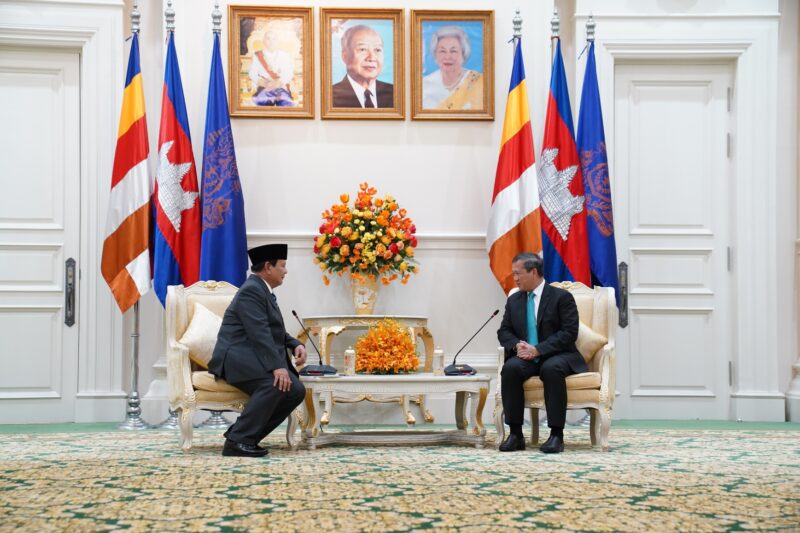 Menhan Prabowo menyatakan yakin bahwa Indonesia dan Kamboja dapat bekerja sama erat untuk berupaya memajukan kemakmuran dan kemajuan kawasan kedua negara