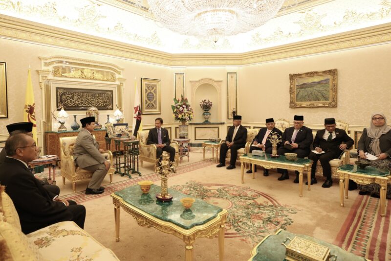 Menteri Pertahanan Republik Indonesia (Menhan RI) Prabowo Subianto menemui Yang Maha Mulia Seri Sultan Haji Hassanal Bolkiah