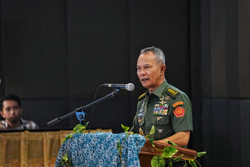 Kepala Staf Umum (Kasum) TNI Letjen TNI Richard Taruli H. Tampubolon, S.H., M.M., memberikan Kuliah Umum