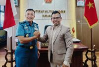 Laksma TNI Dr. Ali Ridlo, S.H., M.M., M.H., berkesempatan melakukan diskusi terkait pengembangan SDM TNI bersama Motivator Nasional Dr. Ketut Abid Halimi, S.Pd. I., M.Pd., C.HT