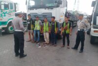 Kasat Lantas AKP Martha Catur W., S.H. bersama personil Satlantas melaksanakan kegiatan patroli dan imbauan pada Buffer Area Lapangan Dermaga 001