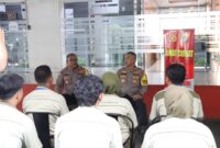 Polres Pelabuhan Tanjung Priok kembali menggelar kegiatan Jumat Curhat, kali ini bersama para pekerja kebersihan di Kantin PT. Pelindo II Pelabuhan Tanjung Priok