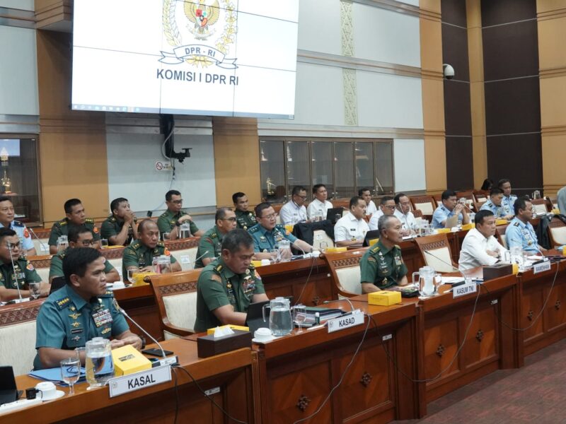 Kasum TNI Letjen TNI Richard Tampubolon, S.H., M.M. mewakili Panglima TNI menghadiri Rapat Kerja dengan Komisi I Dewan Perwakilan Rakyat