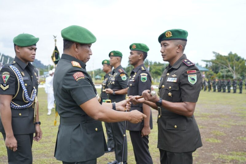 Panglima Komando Daerah Militer (Pangdam) XVIII/Kasuari, Mayjen TNI Haryanto, S.I.P., M.Tr.(Han), memimpin upacara Serah Terima Jabatan