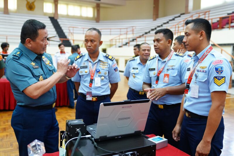 Asrenum Panglima TNI Laksda TNI Edwin, S.H., M.Han., M.H. menutup Lomba Karya Cipta Teknologi (KCT) Prajurit dan PNS TNI serta masyarakat umum