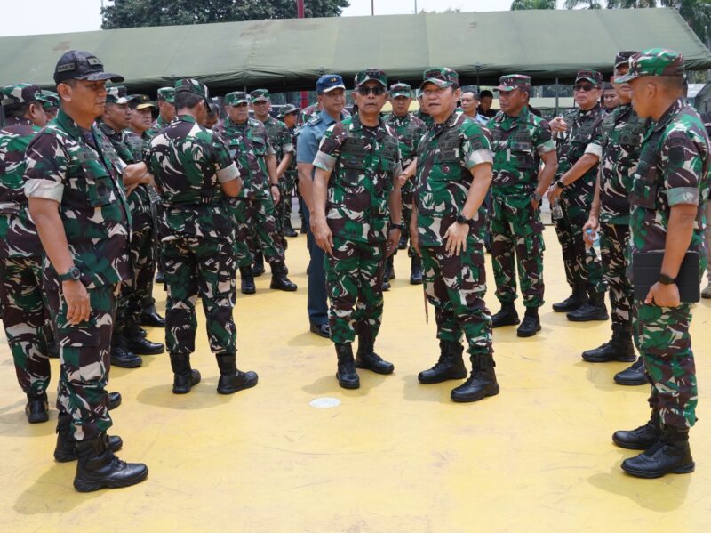 Kepala Staf Umum (Kasum) TNI Letjen TNI Richard Tampubolon meninjau kesiapan pelaksanaan peringatan Hari Ulang Tahun (HUT) ke-79 TNI