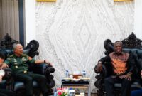 Kepala Staf Umum (Kasum) TNI, Letjen TNI Richard Tampubolon, mewakili Panglima TNI Jenderal TNI Agus Subiyanto, menerima kunjungan silaturahmi dari mantan Pj Bupati Nduga, Edison Gwijangge
