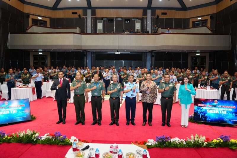 Kasum TNI Letjen TNI Richard Tampubolon mewakili Panglima TNI membuka Forum Group Discussion (FGD) yang diselenggarakan oleh Staf Ahli (Sahli) Panglima TNI