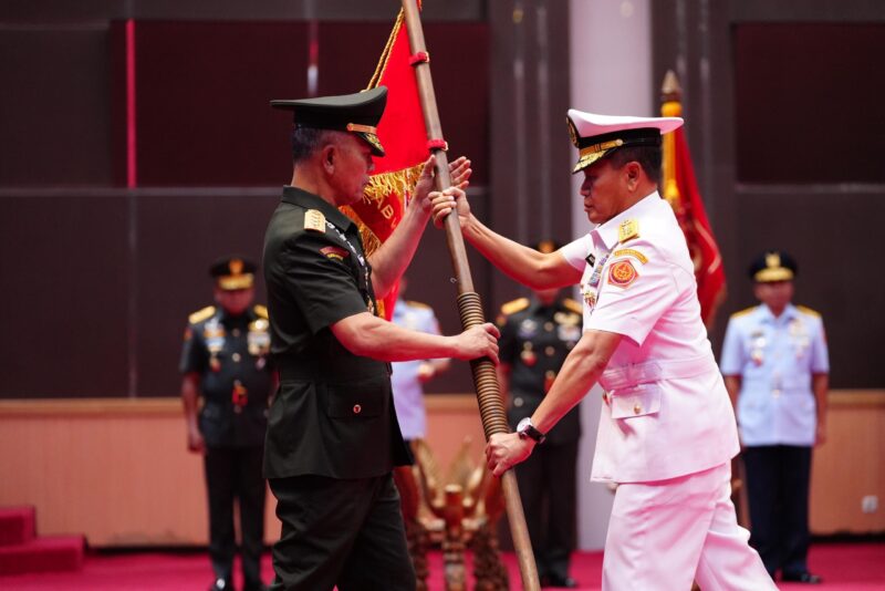 Kasum TNI Letjen TNI Letjen TNI Richard Tampubolon mewakili Panglima TNI Jenderal TNI Agus Subiyanto memimpin acara Serah Terima Jabatan