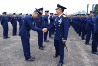 Komandan Lanud Sultan Hasanuddin, Marsma TNI Bonang Bayuaji G., S.E., M.M., CHRMP., memberikan ucapan selamat