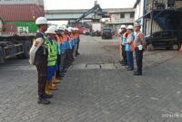 Kanit Lantas Polsek Kawasan Kali Baru Polres Pelabuhan Tanjung Priok memberikan imbauan keselamatan berlalu lintas, keselamatan kerja dan Pilkada damai