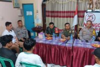 Kapolsek Pulo Gadung Kompol Suroto melaksanakan kegiatan Ngopi Kamtibmas bersama warga masyarakat di Jl. Cipinang Jagal