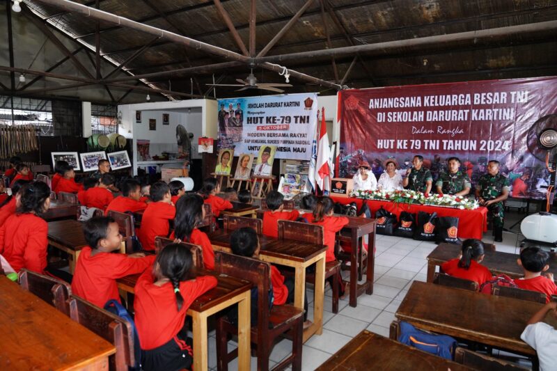 Asisten Teritorial Panglima TNI Mayjen TNI Novy Helmy Prasetya, S.I.P., M.I.P. bersama Wakil Asisten Teritorial Panglima TNI Brigjen TNI (Mar) Bambang Hadi Suseno, S.E., M.M. melaksanakan kunjungan