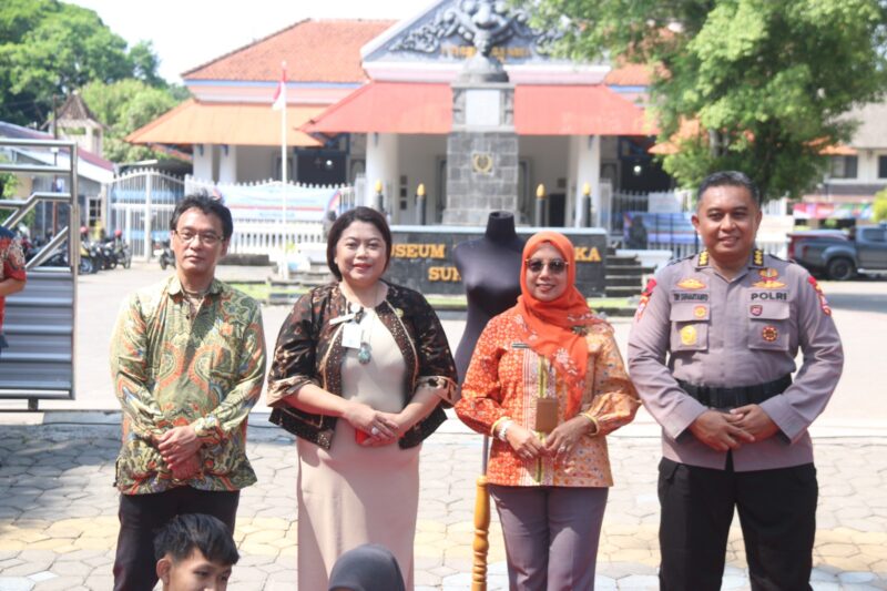 Kombes Pol Tri Suhartanto mengajak seluruh elemen masyarakat untuk melestarikan budaya batik sebagai bagian dari identitas bangsa