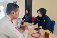 Dokkes Polres Metro Depok melakukan pemeriksaan kesehatan kepada anggota pengamanan Operasi Mantap Praja (OMP) 2024