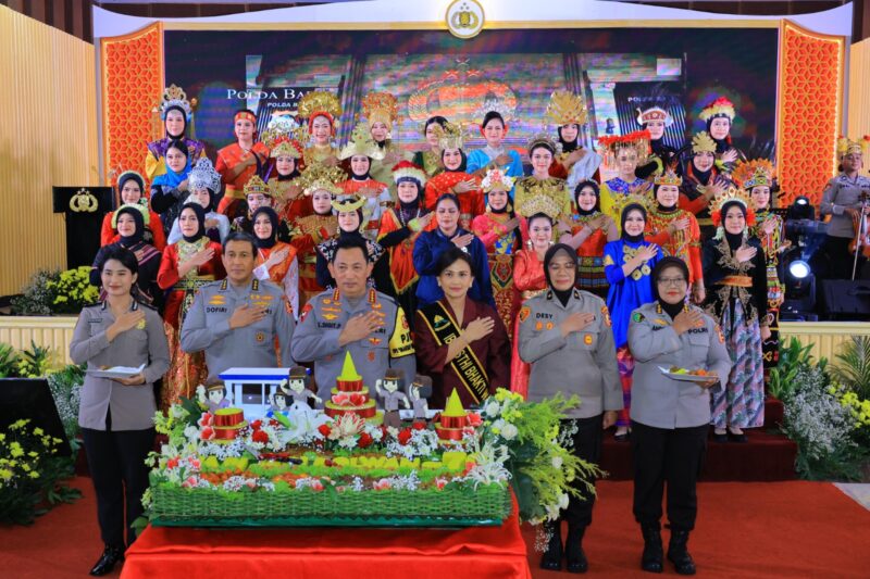 Kapolri Jenderal Pol. Listyo Sigit Prabowo memberikan apresiasi tinggi kepada para polisi wanita yang berprestasi dan senantiasa melaksanakan kegiatan untuk masyarakat