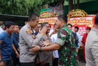 Kapolres Pelabuhan Tanjung Priok dan Forkopimko Jakarta Utara, menyampaikan ucapan selamat dengan penuh kehangatan dan simbol persaudaraan
