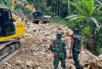 Komando Distrik Militer (Kodim) 1805/Raja Ampat meluncurkan Tentara Manunggal Membangun Desa (TMMD) ke-122 di Kampung Saporkren