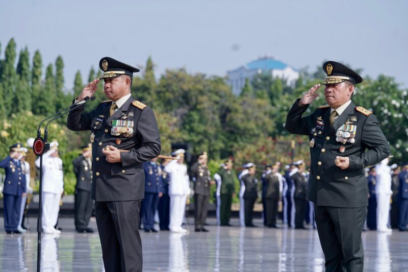Panglima TNI Jenderal TNI Agus Subiyanto, S.E., M.Si., memimpin Ziarah Nasional dalam rangka peringatan Hari Ulang Tahun (HUT) ke-79 TNI