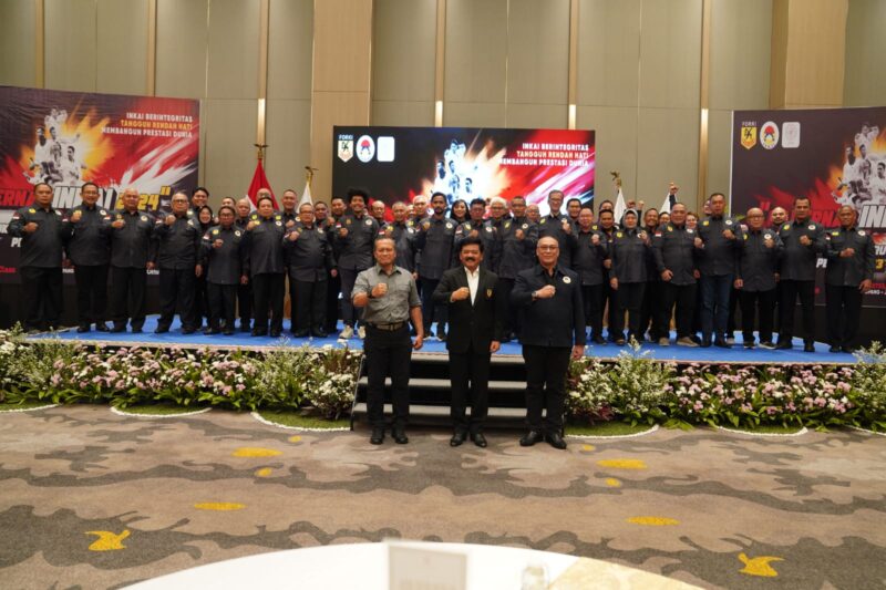 Ketua Umum PB FORKI Marsekal TNI (Purn) Dr. (H.C.) Hadi Tjahjanto, S.I.P. mengukuhkan Pengurus Pusat INKAI Periode 2023-2027