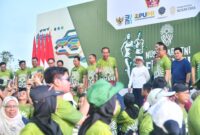 Panglima TNI Jenderal TNI Agus Subiyanto mendampingi Presiden RI Joko Widodo menghadiri acara Nusantara TNI Fun Run