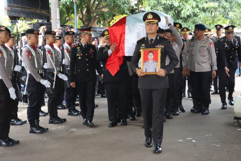 Kapolri Jenderal Pol Listyo Sigit Prabowo menyampaikan belasungkawa yang mendalam atas kepergian AKBP Muhammad Yoga Buana