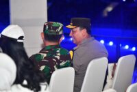 Panglima TNI Jenderal TNI Agus Subiyanto mendampingi Presiden RI Joko Widodo membuka acara Pekan Paralimpiade Nasional (Peparnas) XVII Solo 2024