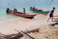 Satgas TMMD Reguler ke-122 Kodim 1805/Raja Ampat bahu membahu bergotong royong mempercepat pembangunan sasaran fisik