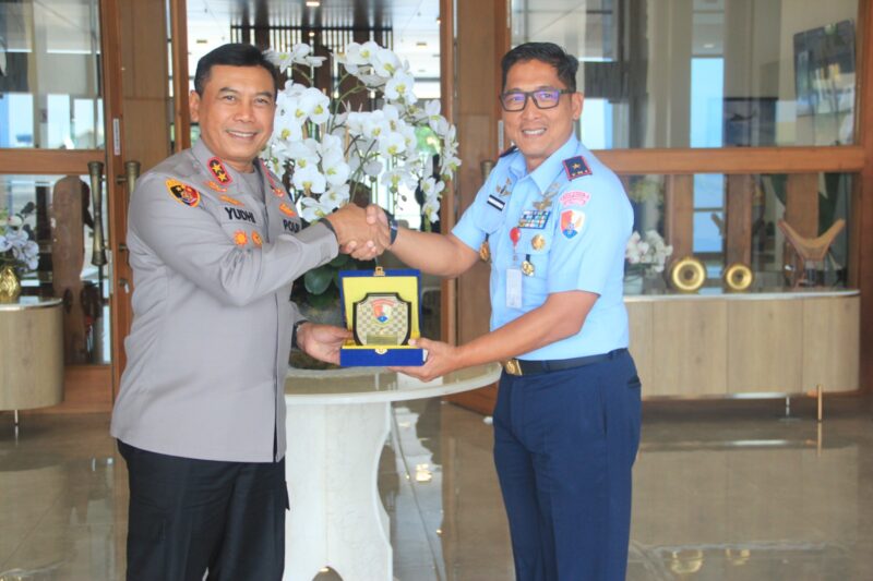 Komandan Lanud (Danlanud) Sultan Hasanuddin, Marsma TNI Bonang Bayuaji G., S.E., M.M., CHRMP., menerima Kunjungan Kerja Kepala Kepolisian Daerah (Kapolda) Sulawesi Selatan