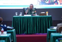 Kasum TNI Letjen TNI Richard Tampubolon mewakili Panglima TNI memberikan pembekalan kepada peserta Executive Course